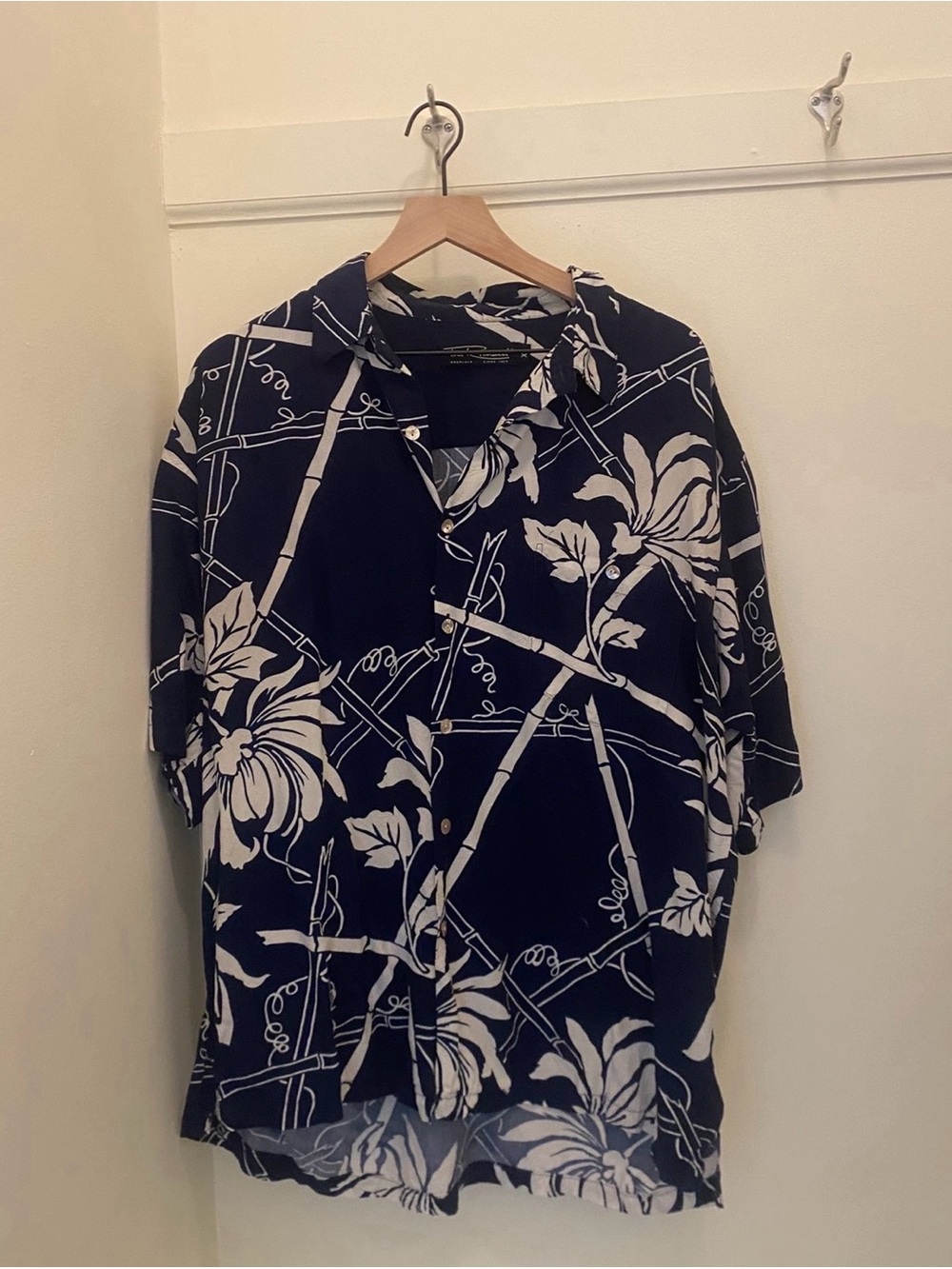 Tori  Richard Navy Blue Floral Short-Sleeve Button-Up Shirt